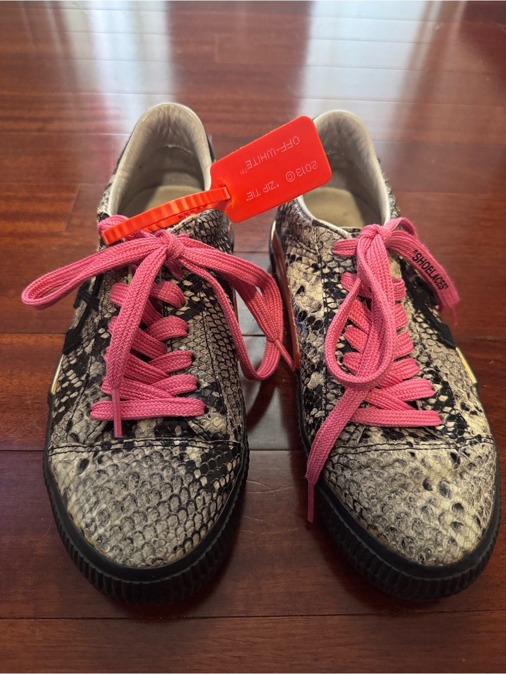 OFF-White Snake-Print Sneakers with Pink Laces Authentic. 37/7